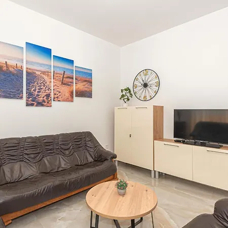 Three-bedroom In Holiday home *